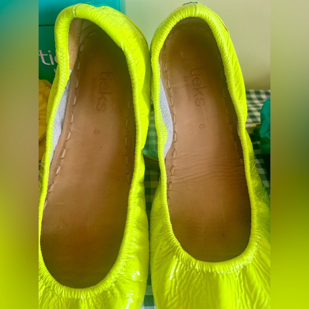 Tieks patent ballet flats  neon yellow size 8 EUC - Picture 9 of 9
